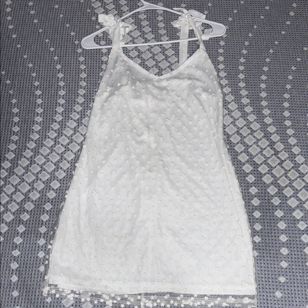 White lace appliqué dress